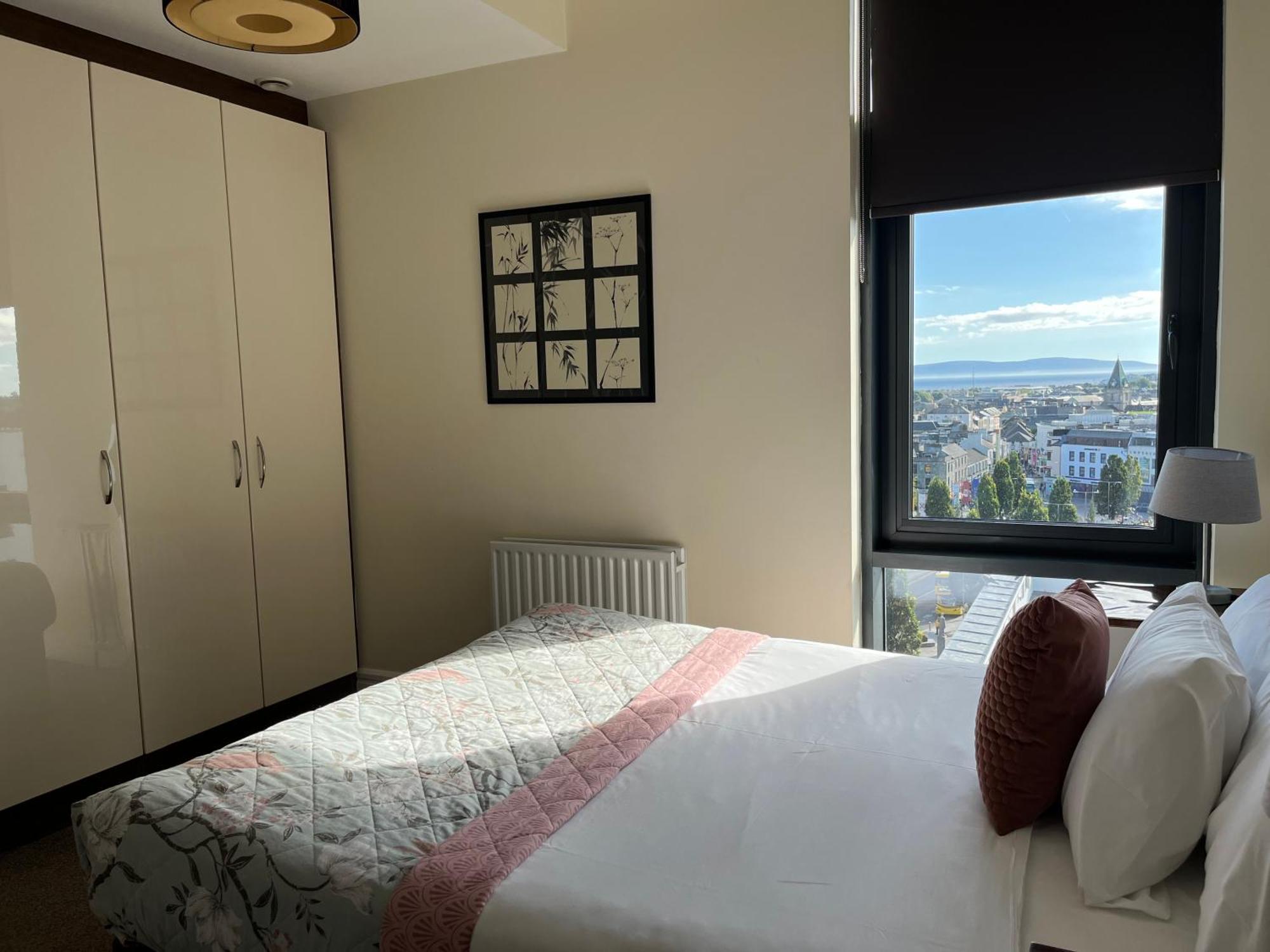 The Western Citypoint Apartments Galway Dış mekan fotoğraf