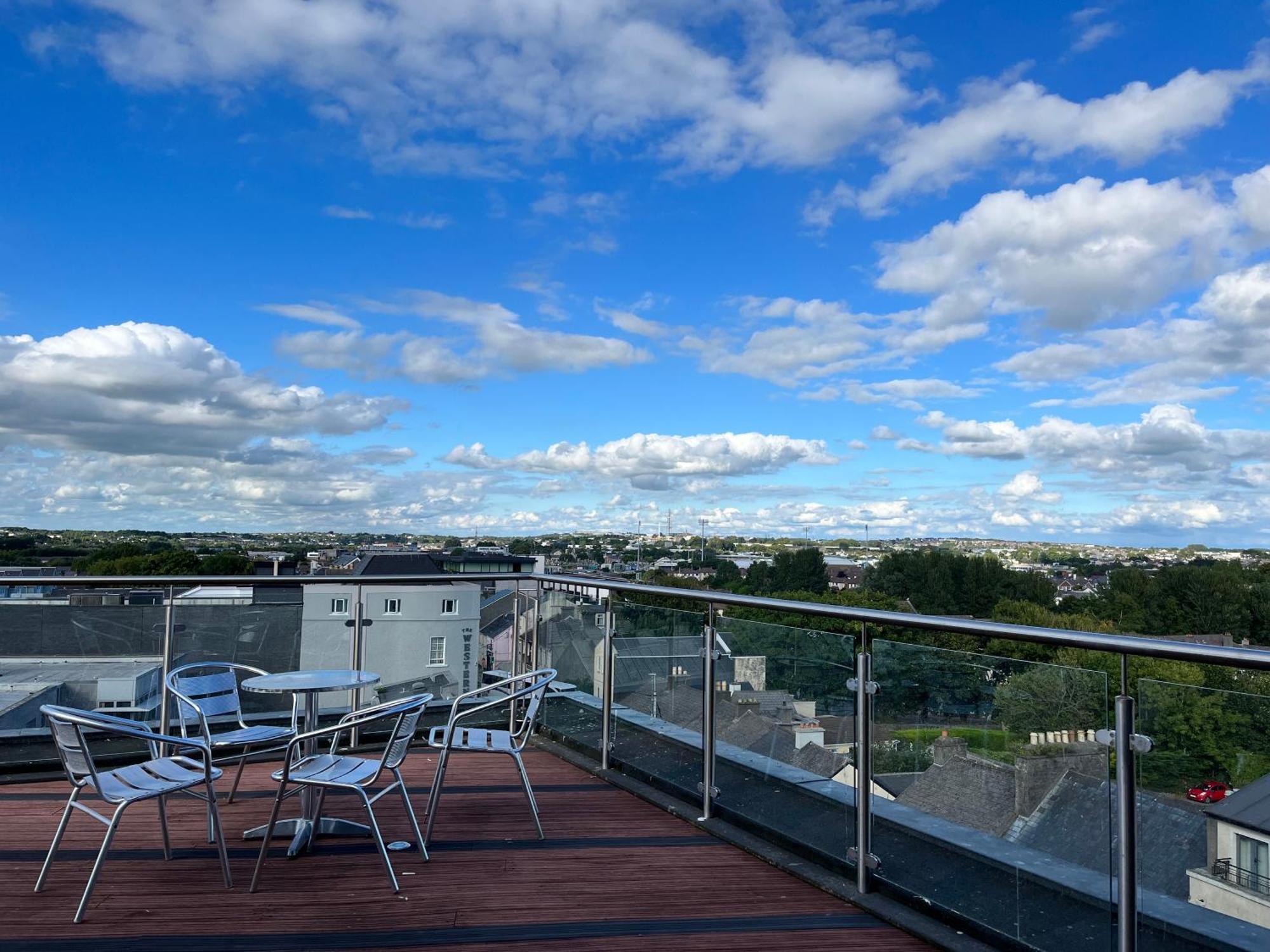 The Western Citypoint Apartments Galway Dış mekan fotoğraf